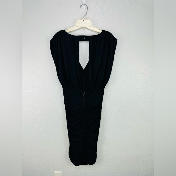 Alice + Olivia Black Ruched Body Con V Neck Sleeveless Dress - Picture 6 of 7